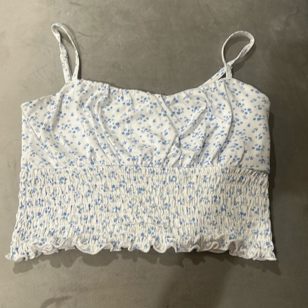hollister white and small light blue flowers cropped tank, size small women’s